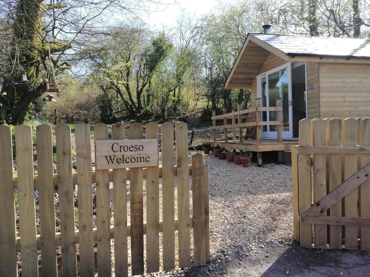 Dryw Bach Glamping Hut Hotel Llandeilo Bagian luar foto