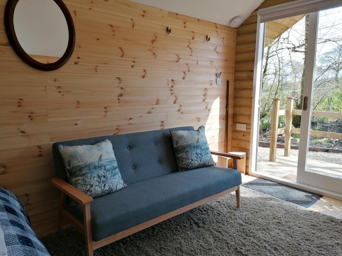 Dryw Bach Glamping Hut Hotel Llandeilo Bagian luar foto