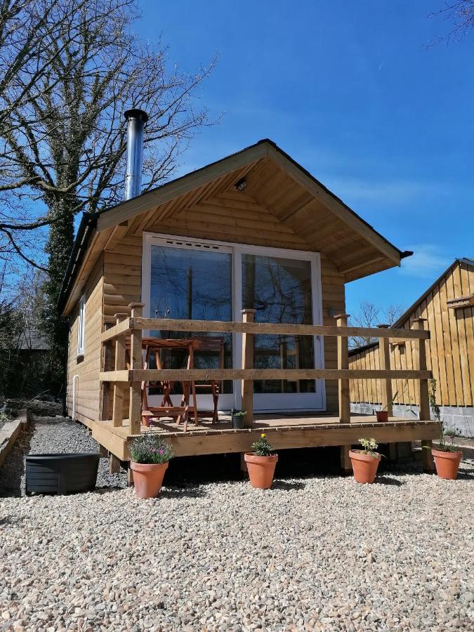 Dryw Bach Glamping Hut Hotel Llandeilo Bagian luar foto