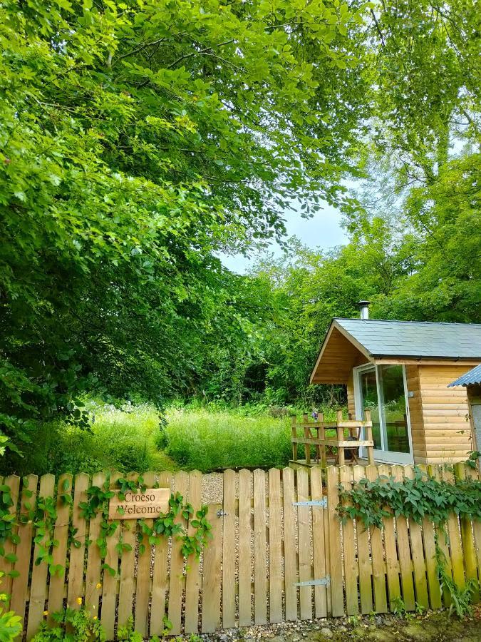 Dryw Bach Glamping Hut Hotel Llandeilo Bagian luar foto